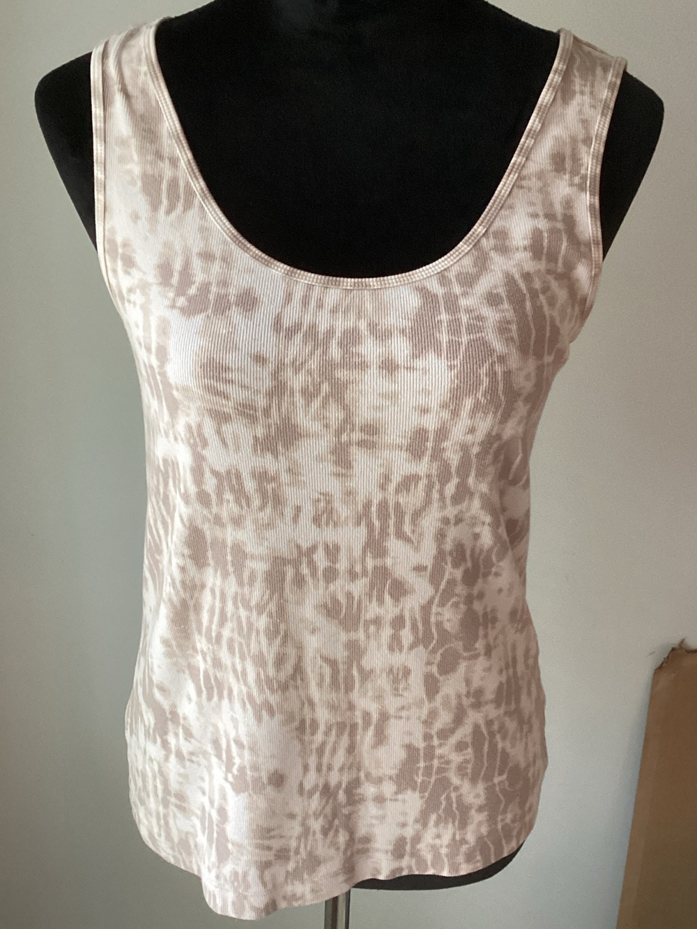 Eddie Bauer Women's Scoop Neck Tie-Dye Tank Top - Cream Taupe